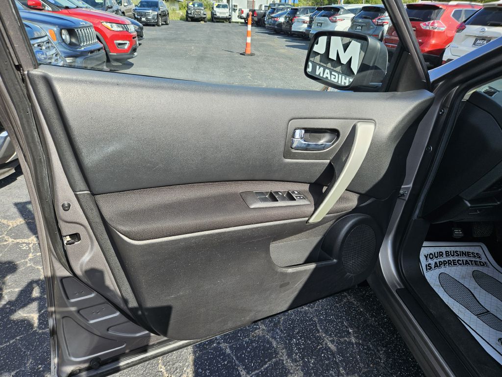 2015 Nissan Rogue Select S photo 18