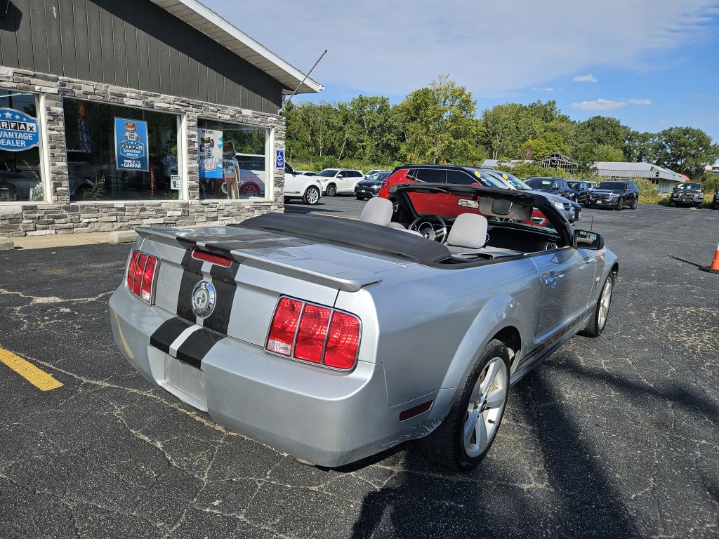 2009 Ford Mustang photo 7