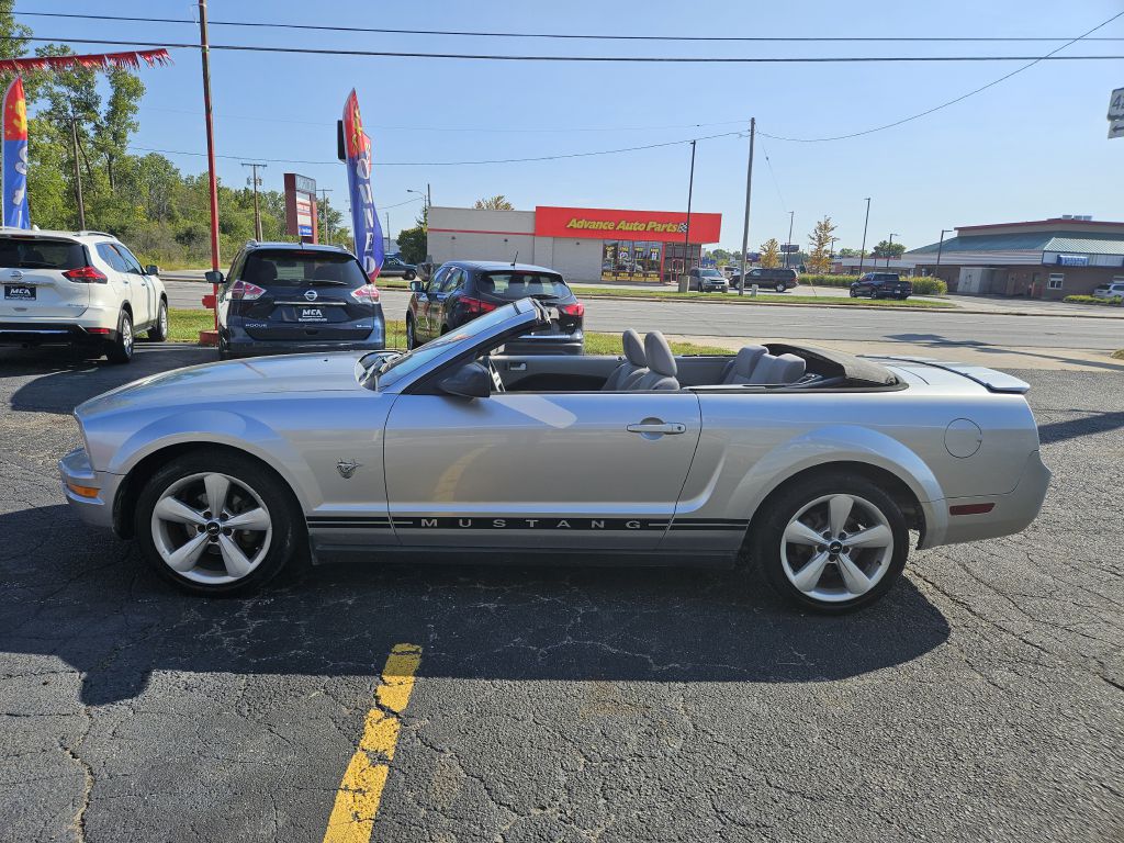 2009 Ford Mustang photo 11