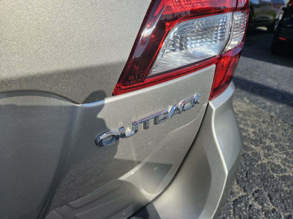 2016 Subaru Outback 2.5i Limited photo 10