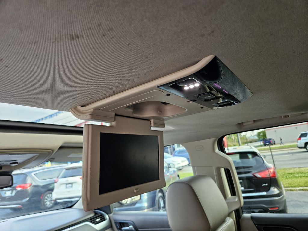 2015 Chevrolet Suburban LTZ photo 43