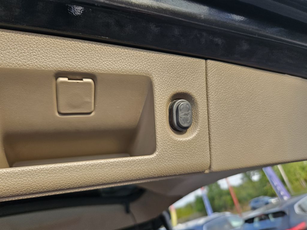 2015 Chevrolet Suburban LTZ photo 48
