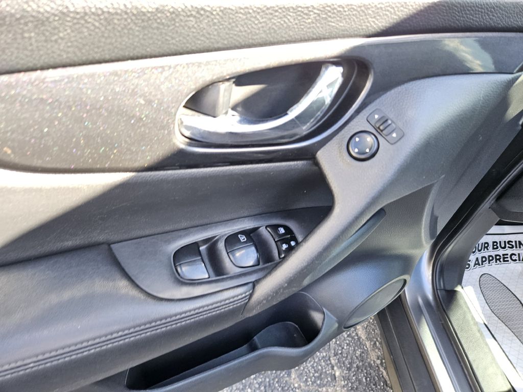 2020 Nissan Rogue SV - Photo 20