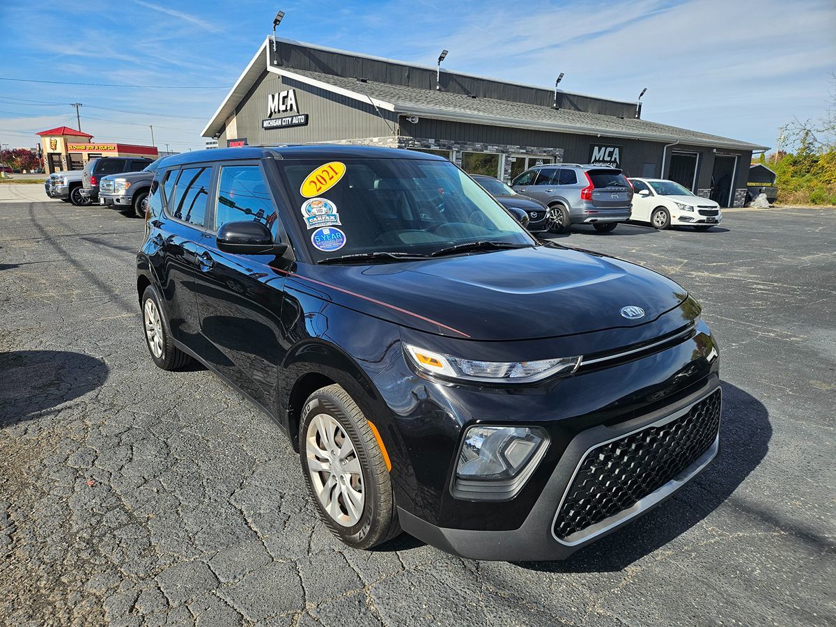 2021 Kia Soul LX - Photo 2