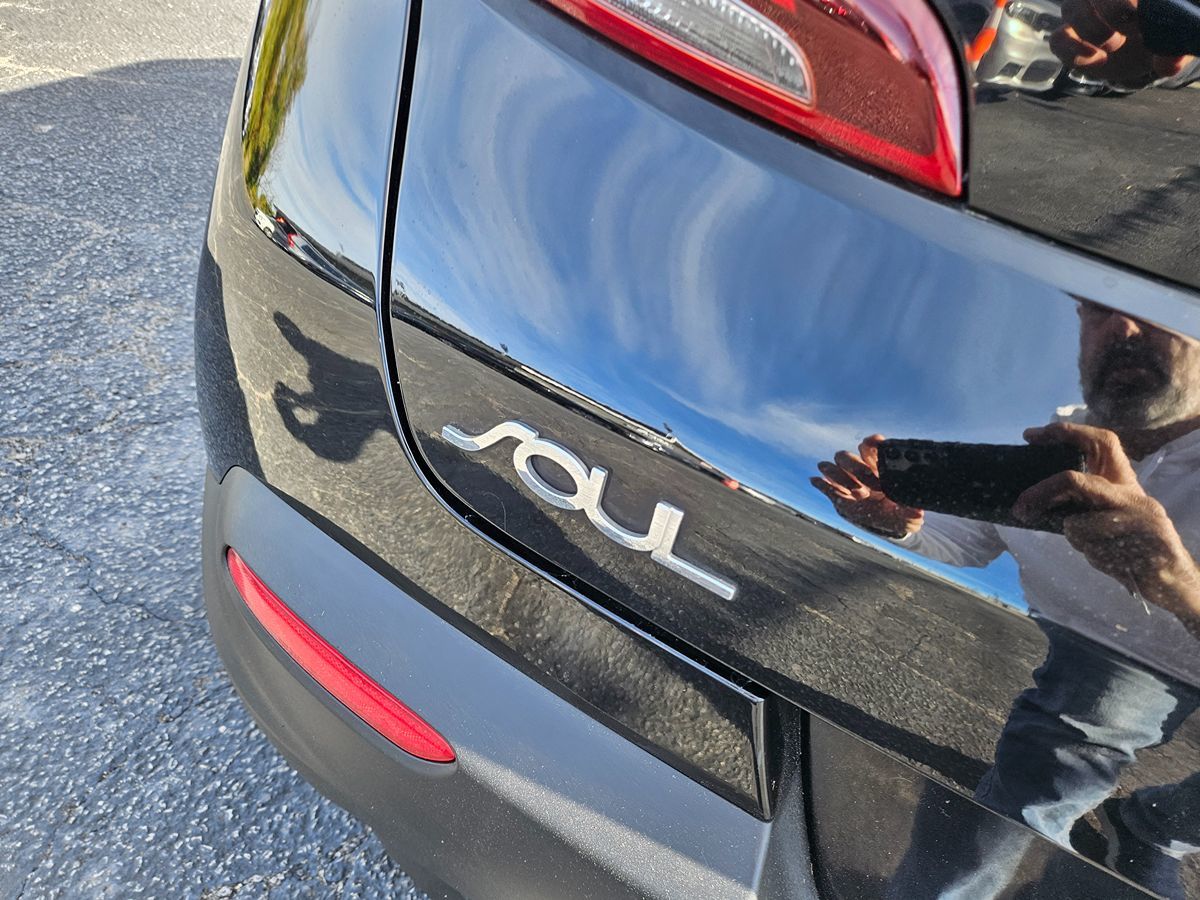 2021 Kia Soul LX - Photo 8