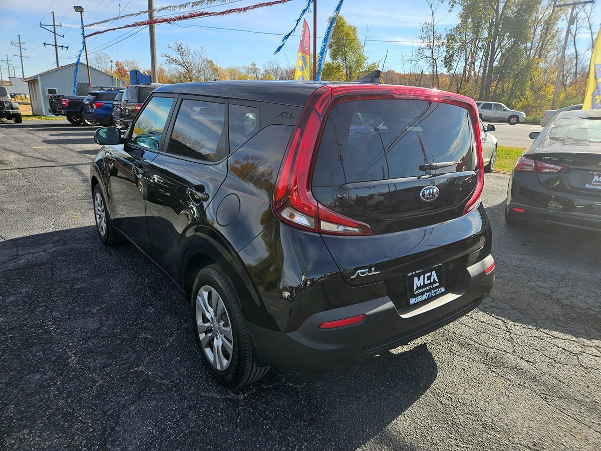 2021 Kia Soul LX - Photo 9