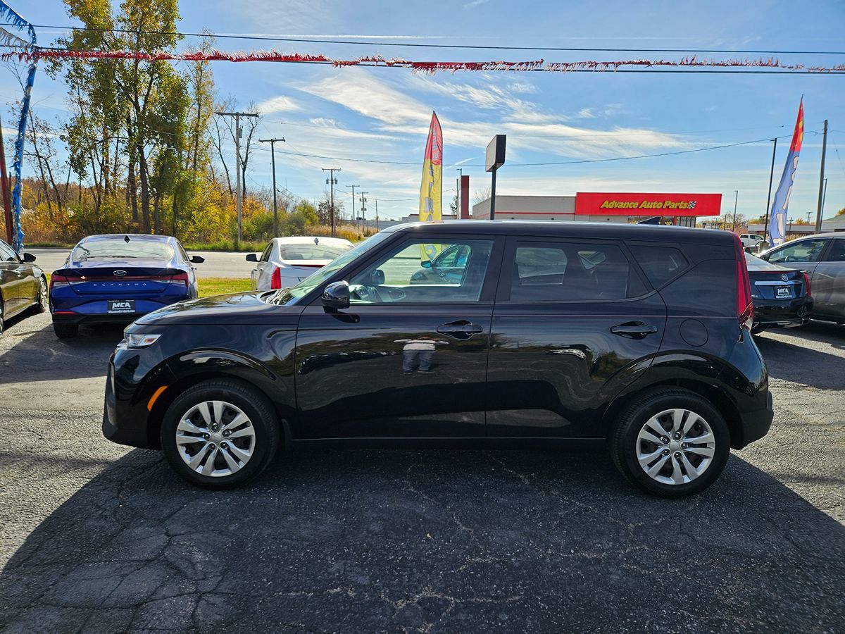 2021 Kia Soul LX - Photo 11