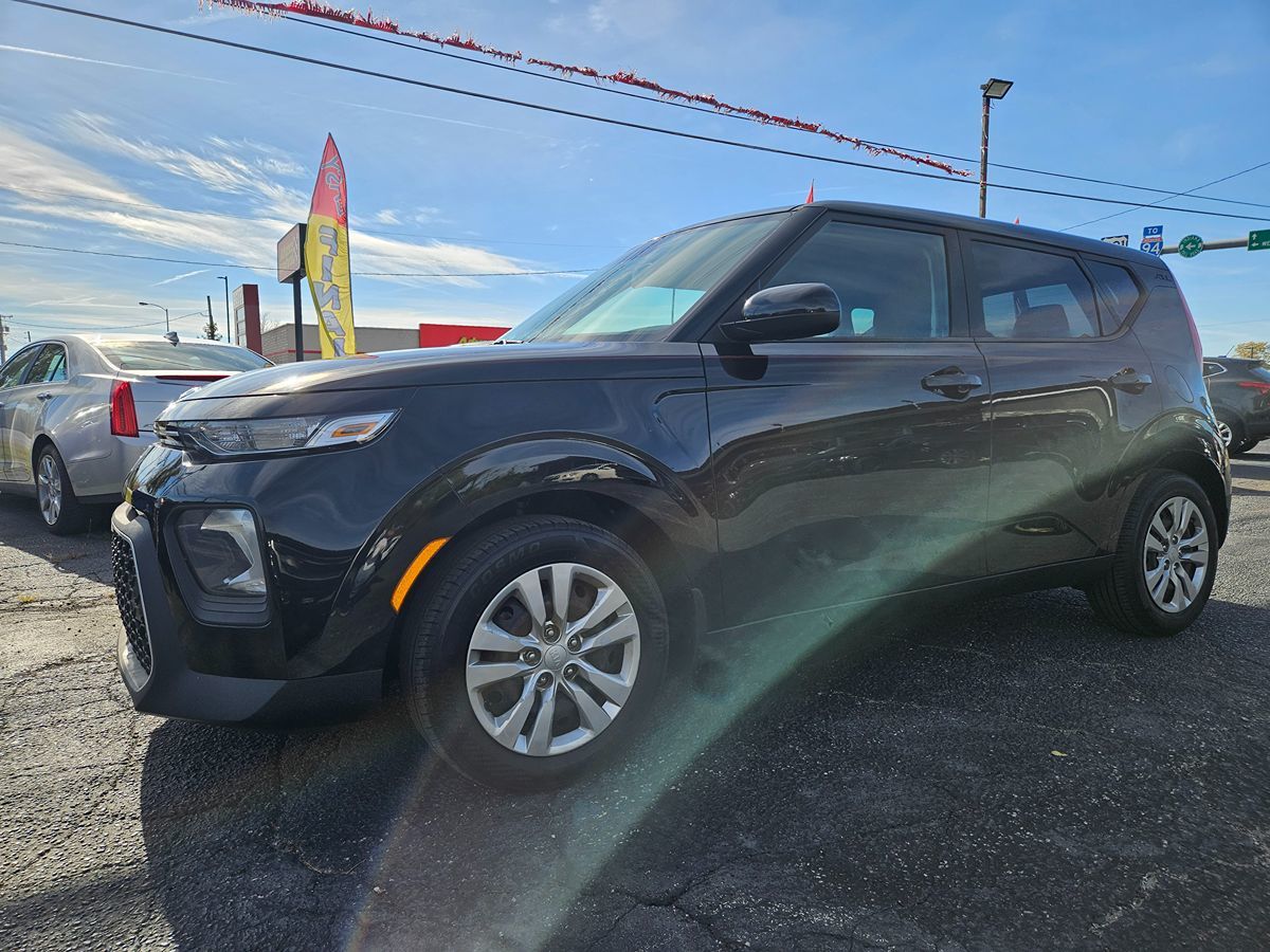 2021 Kia Soul LX - Photo 13