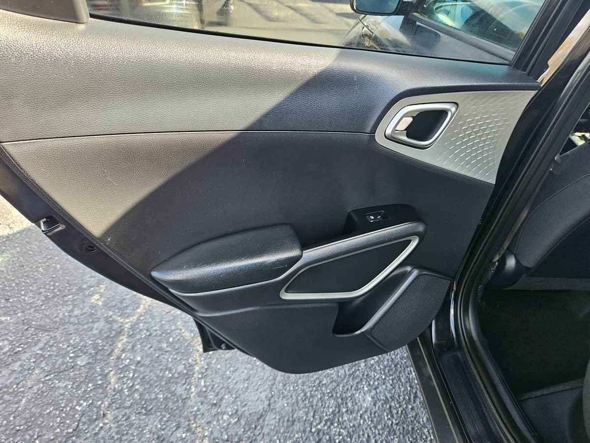 2021 Kia Soul LX - Photo 31