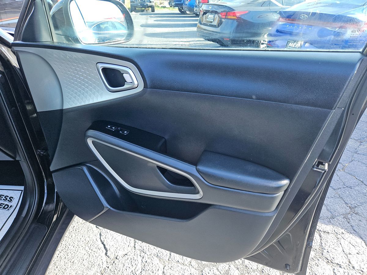 2021 Kia Soul LX - Photo 35