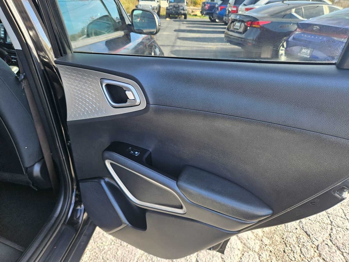 2021 Kia Soul LX - Photo 38