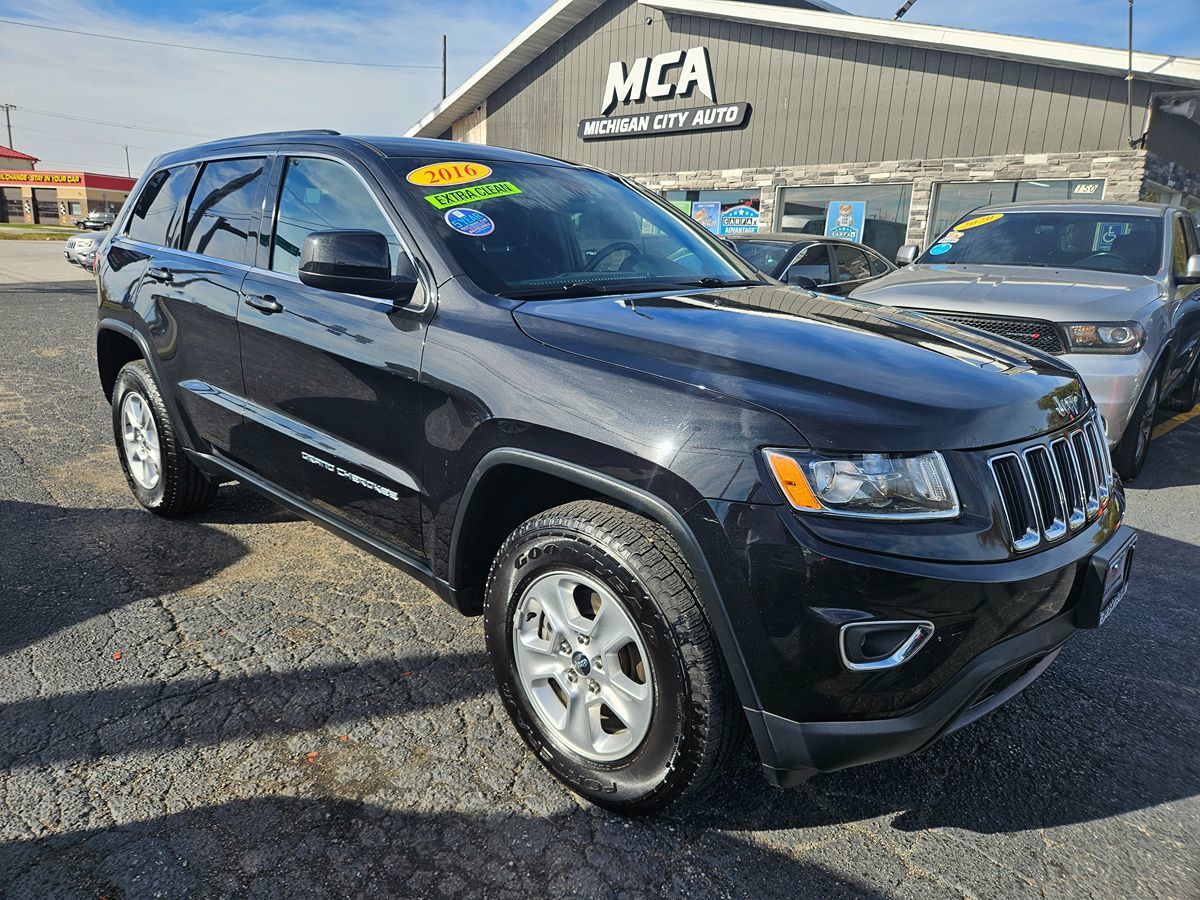 2016 Jeep Grand Cherokee Laredo photo 2