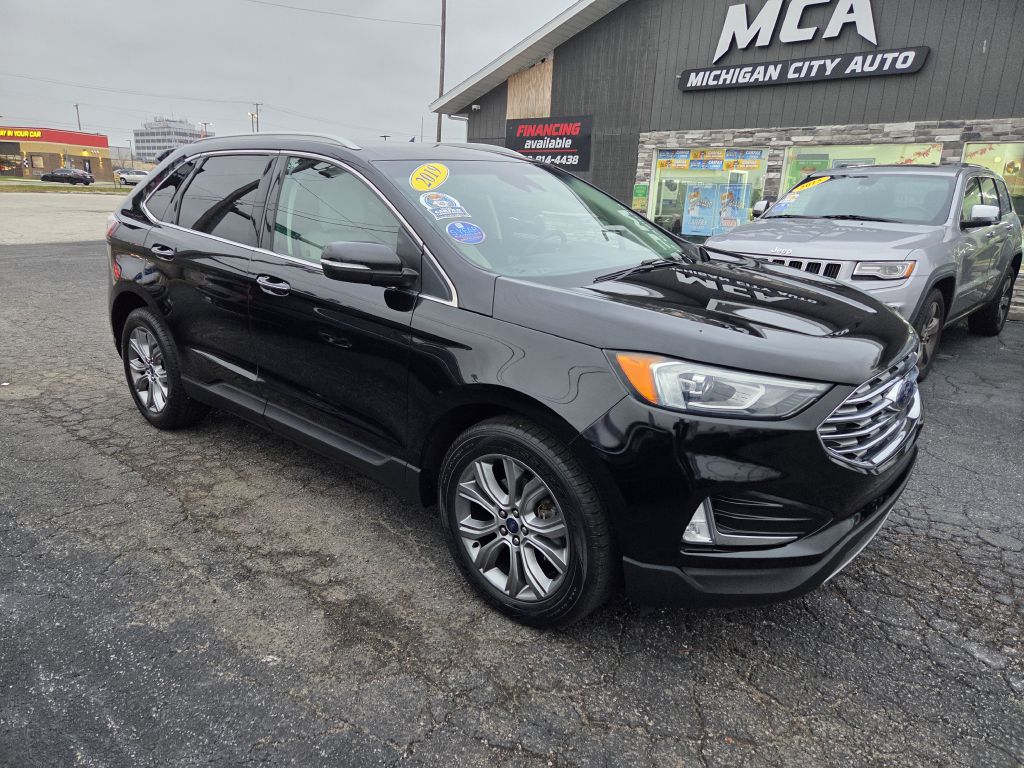 2019 Ford Edge Titanium photo 2