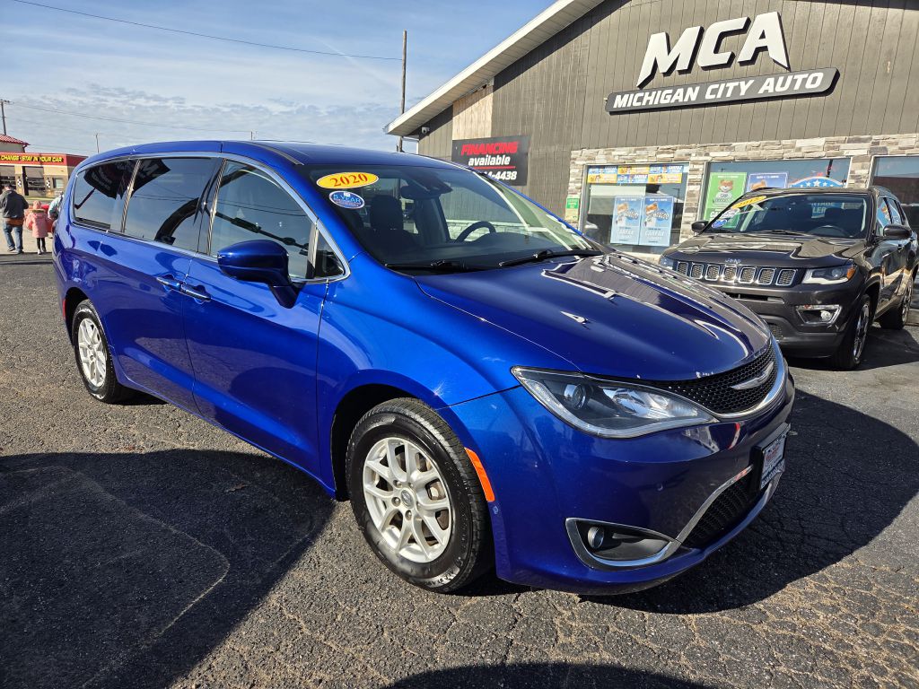 2020 Chrysler Pacifica Touring photo 2