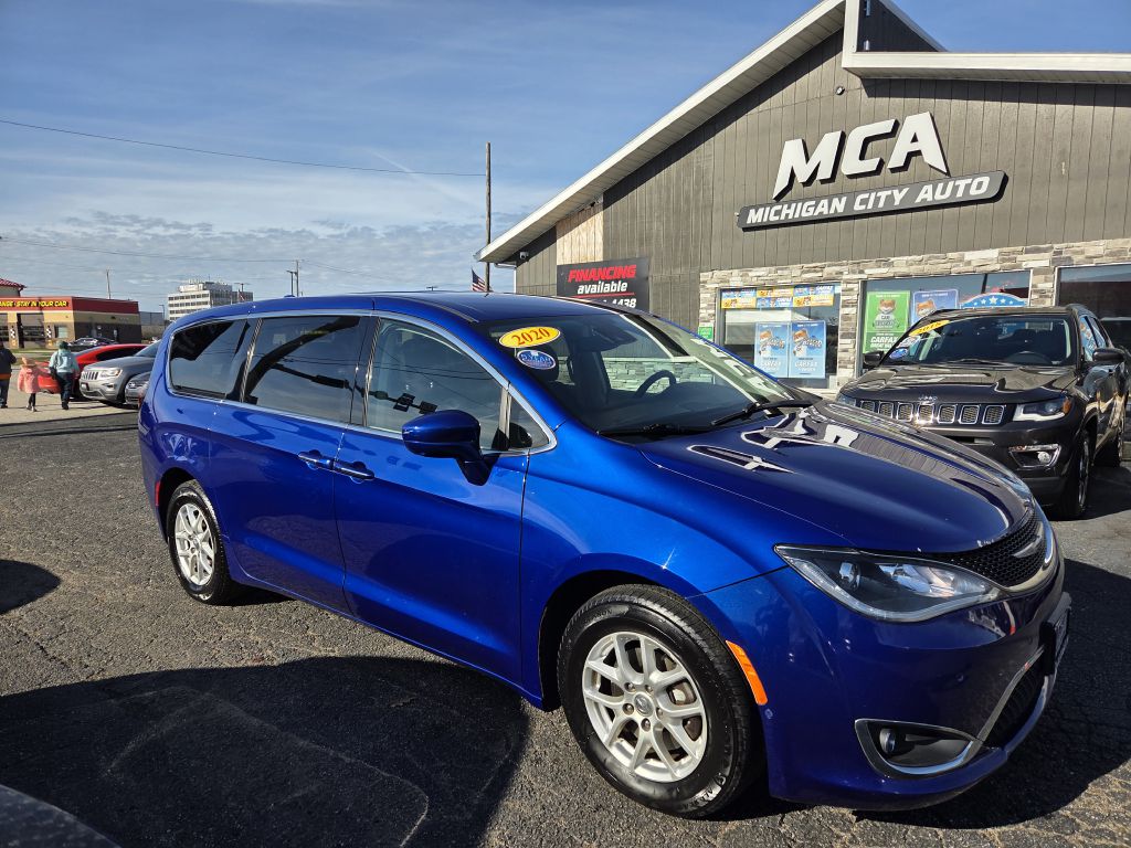 2020 Chrysler Pacifica Touring photo 3