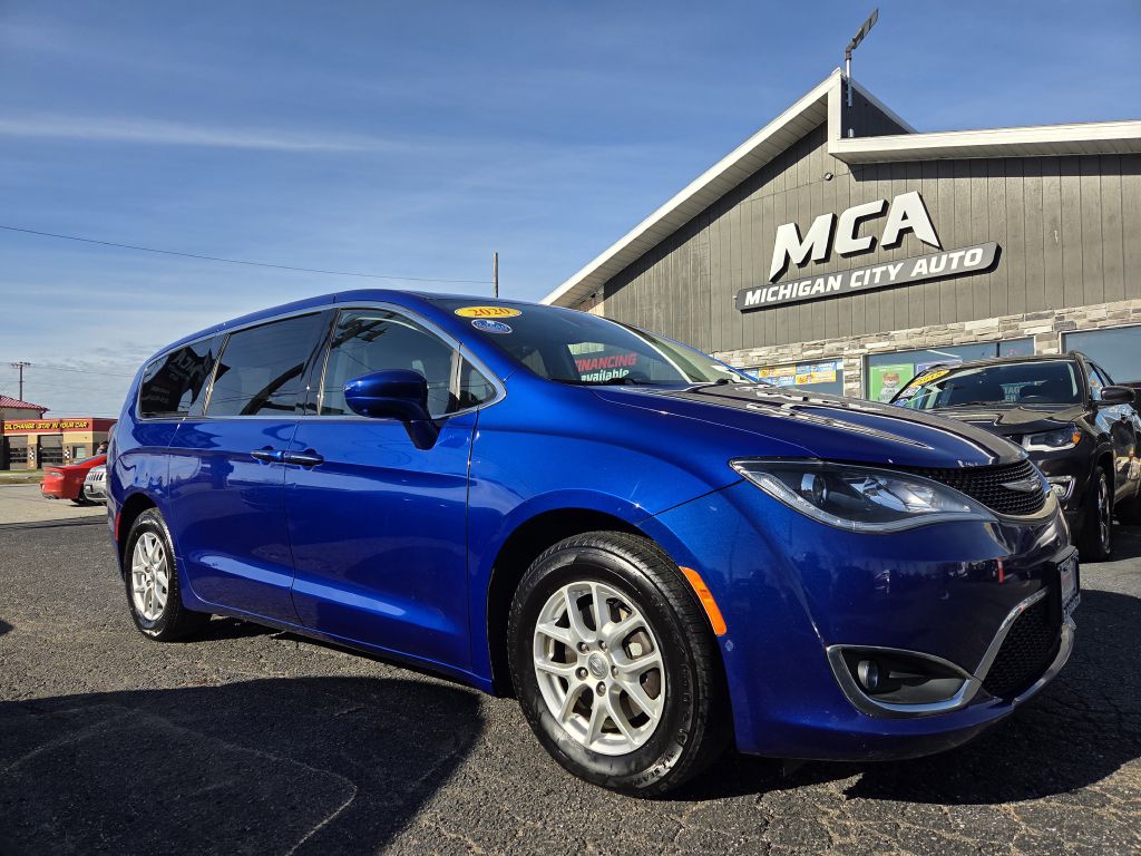 2020 Chrysler Pacifica Touring photo 4