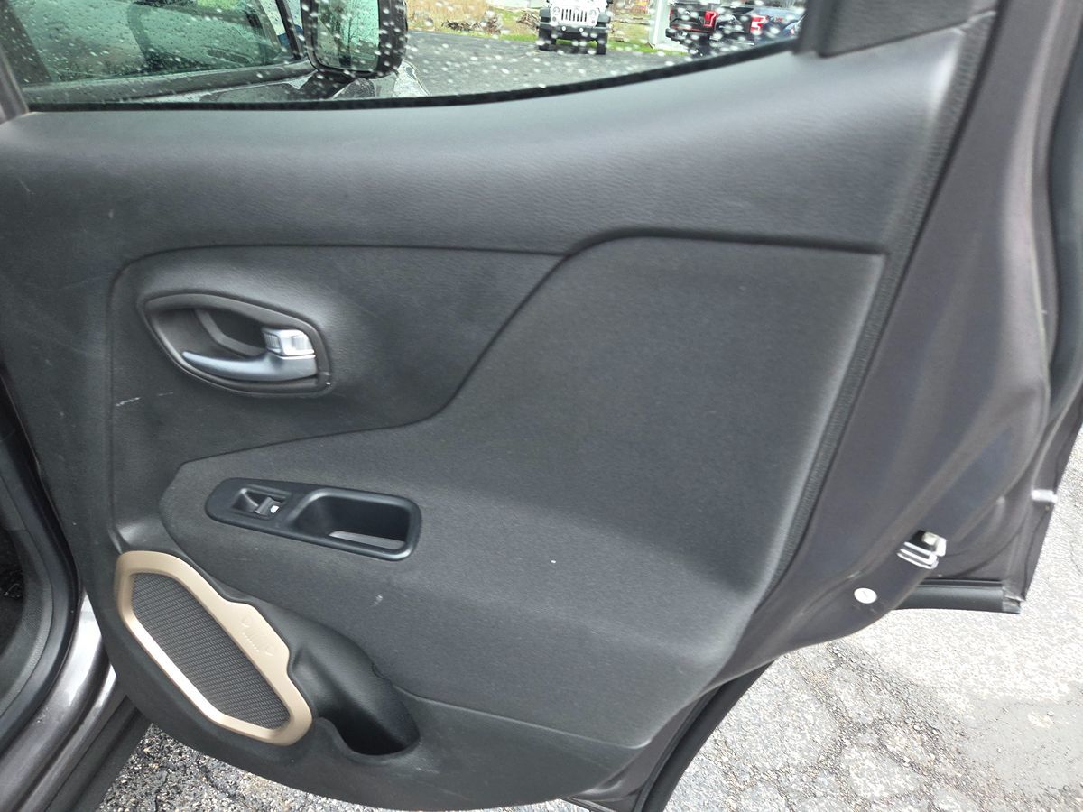 2017 Jeep Renegade Latitude - Photo 43