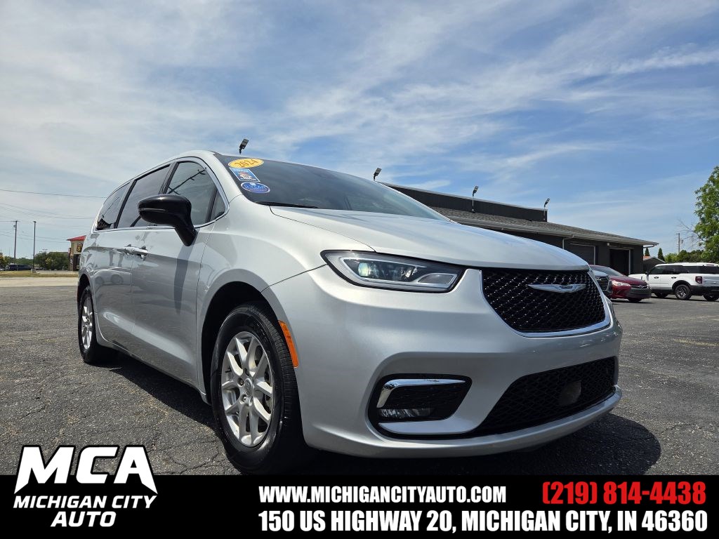 2024 Chrysler Pacifica Touring L's photo