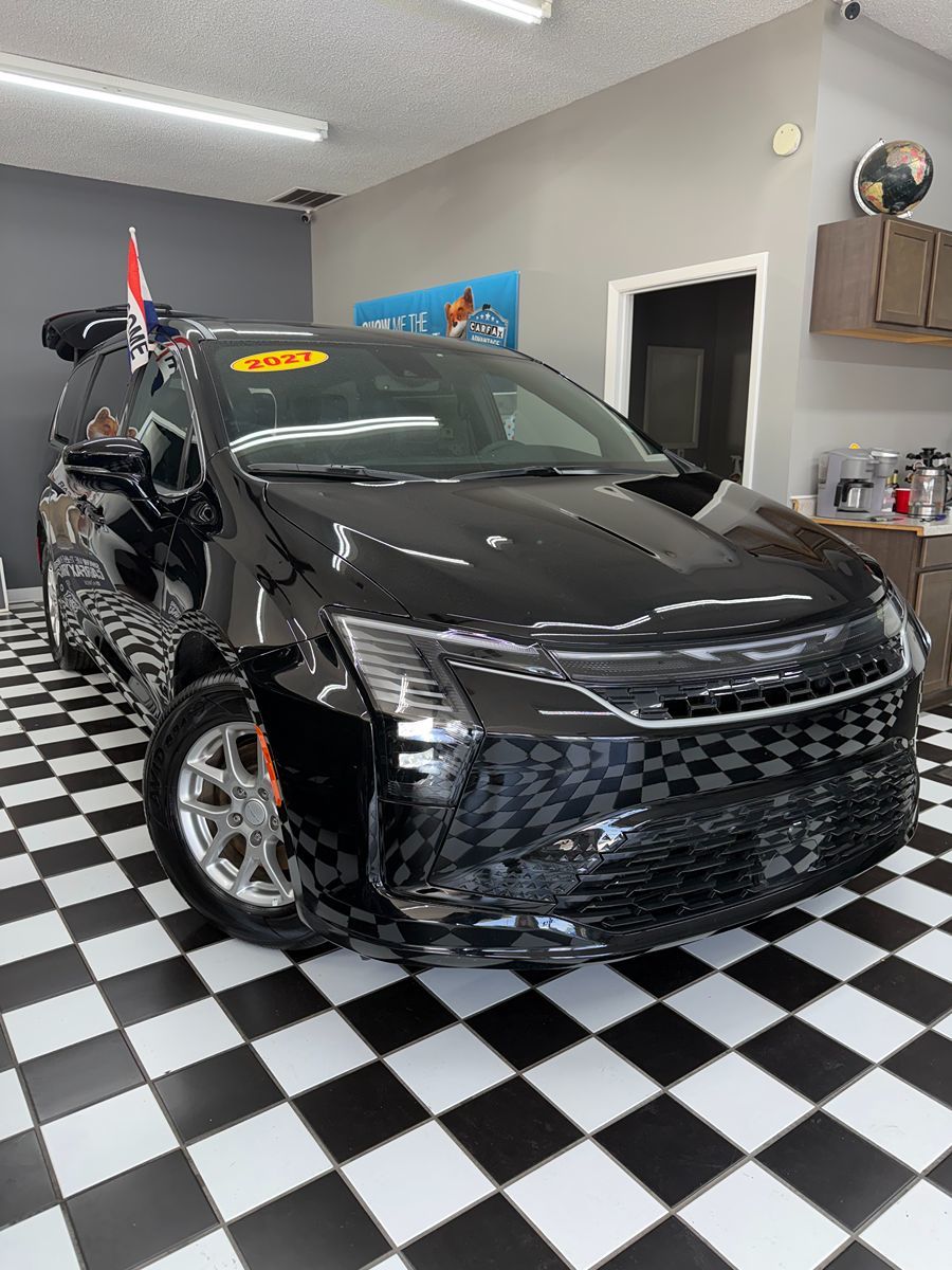 Photo 2 of this Chrysler Pacifica