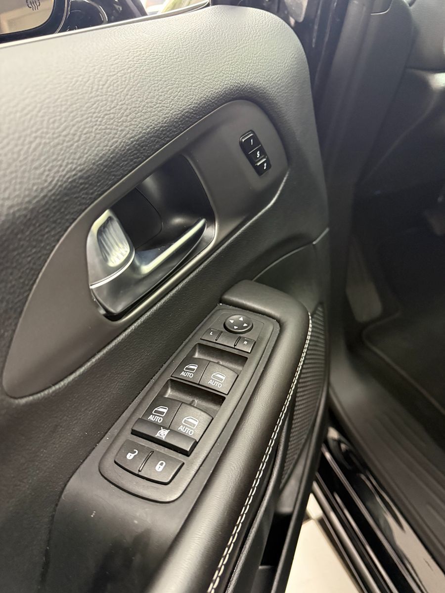 Photo 11 of this Chrysler Pacifica