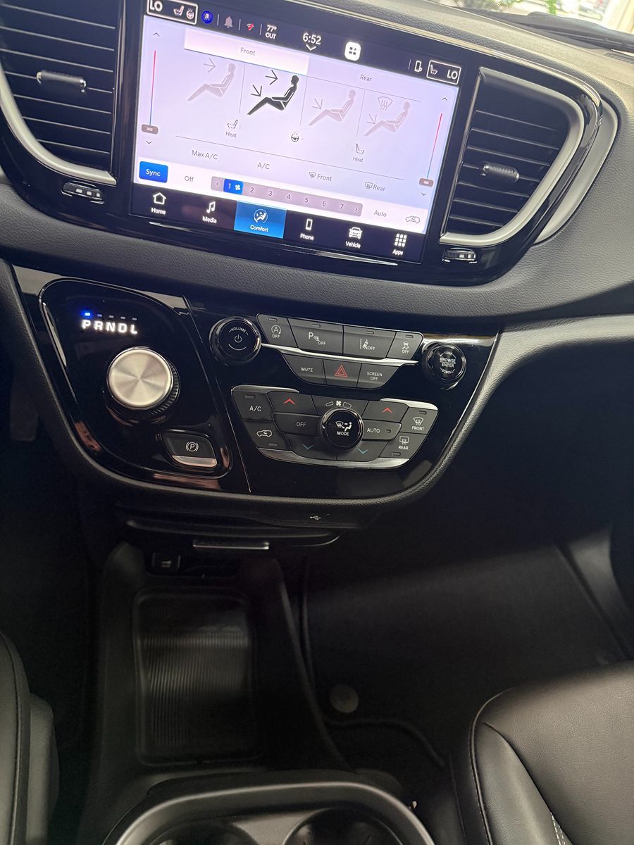 Photo 12 of this Chrysler Pacifica