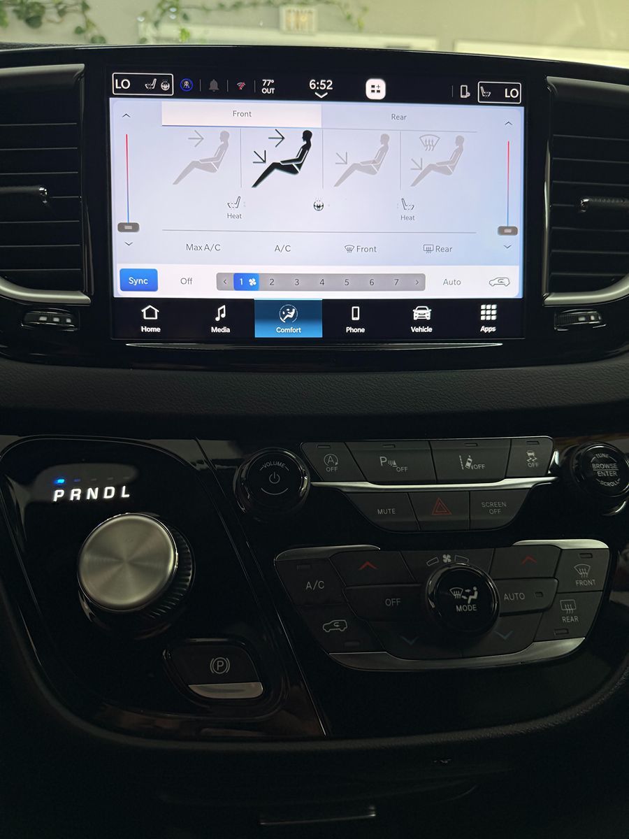 Photo 13 of this Chrysler Pacifica