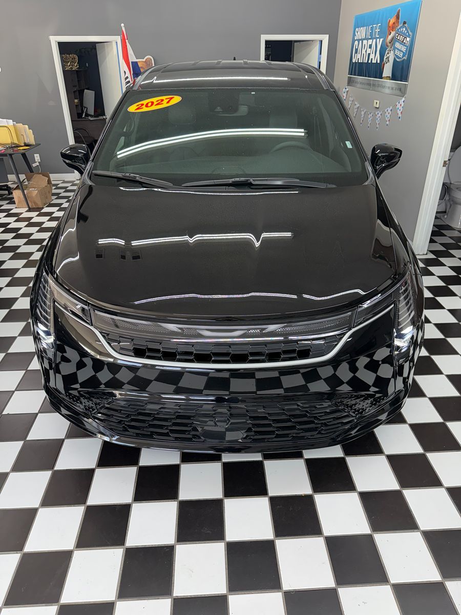 Photo 18 of this Chrysler Pacifica