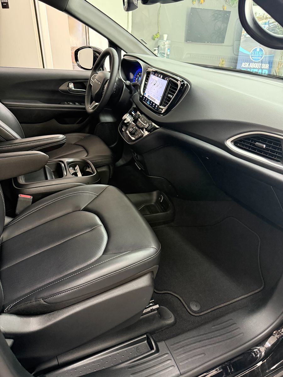 Photo 19 of this Chrysler Pacifica