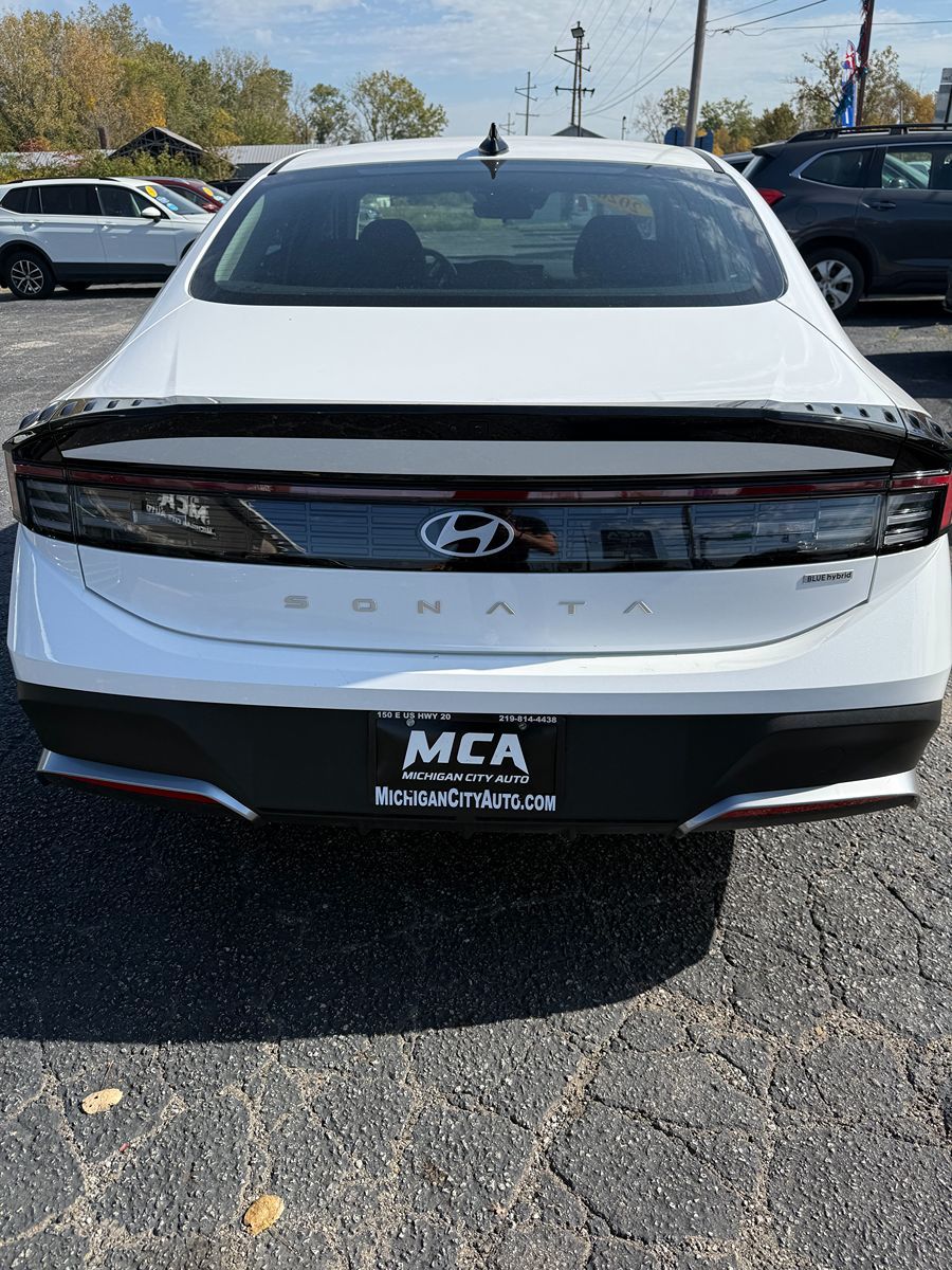Photo 4 of this Hyundai Sonata Hybrid