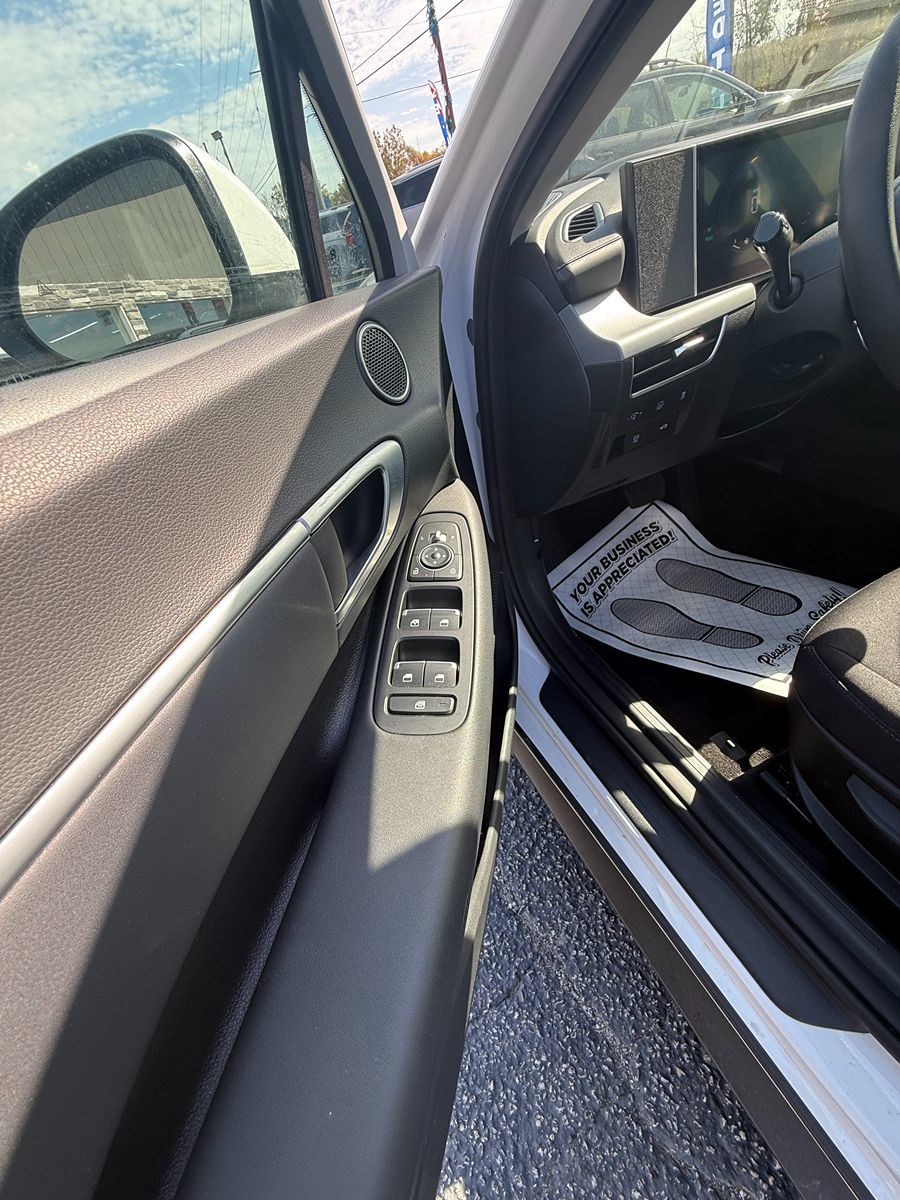 Photo 10 of this Hyundai Sonata Hybrid