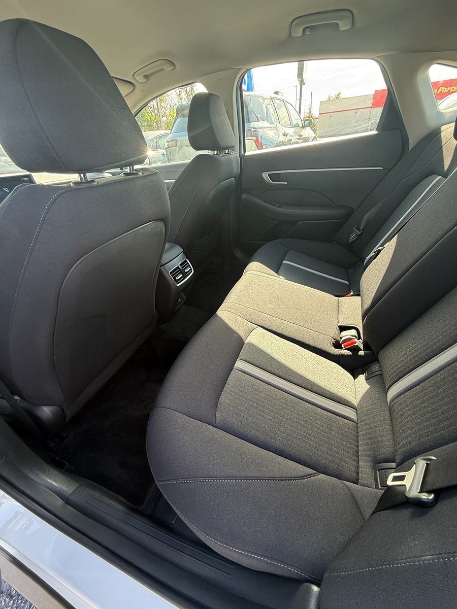 Photo 11 of this Hyundai Sonata Hybrid