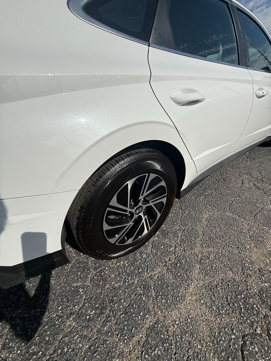 Photo 13 of this Hyundai Sonata Hybrid
