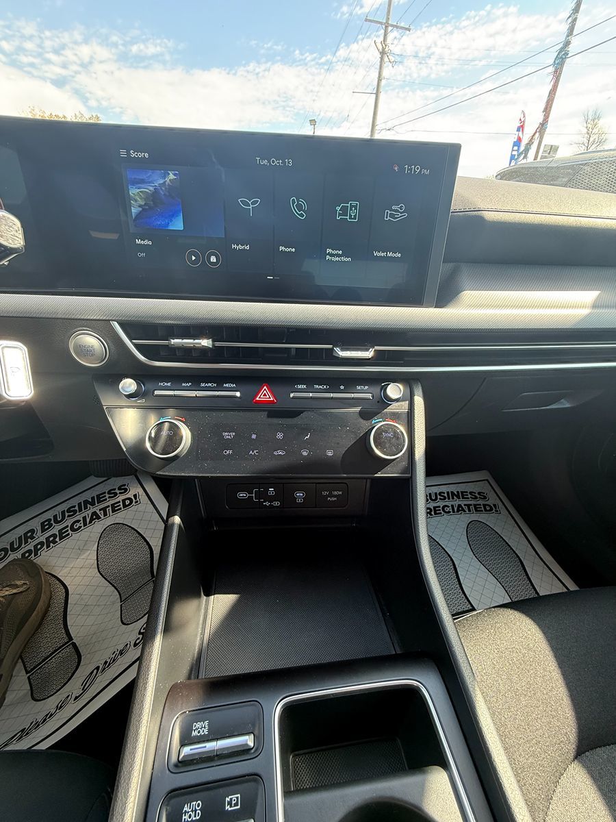 Photo 19 of this Hyundai Sonata Hybrid