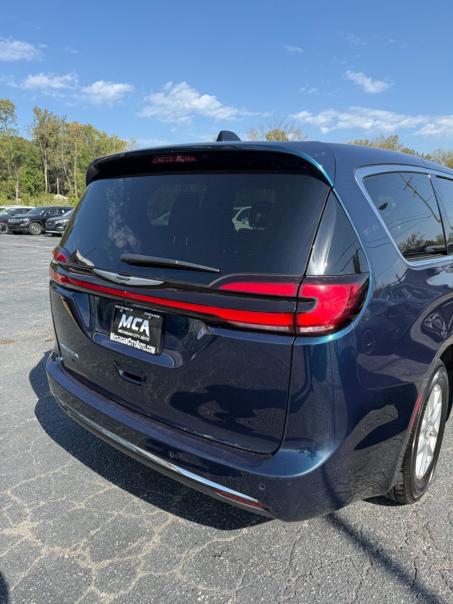 Photo 6 of this Chrysler Pacifica