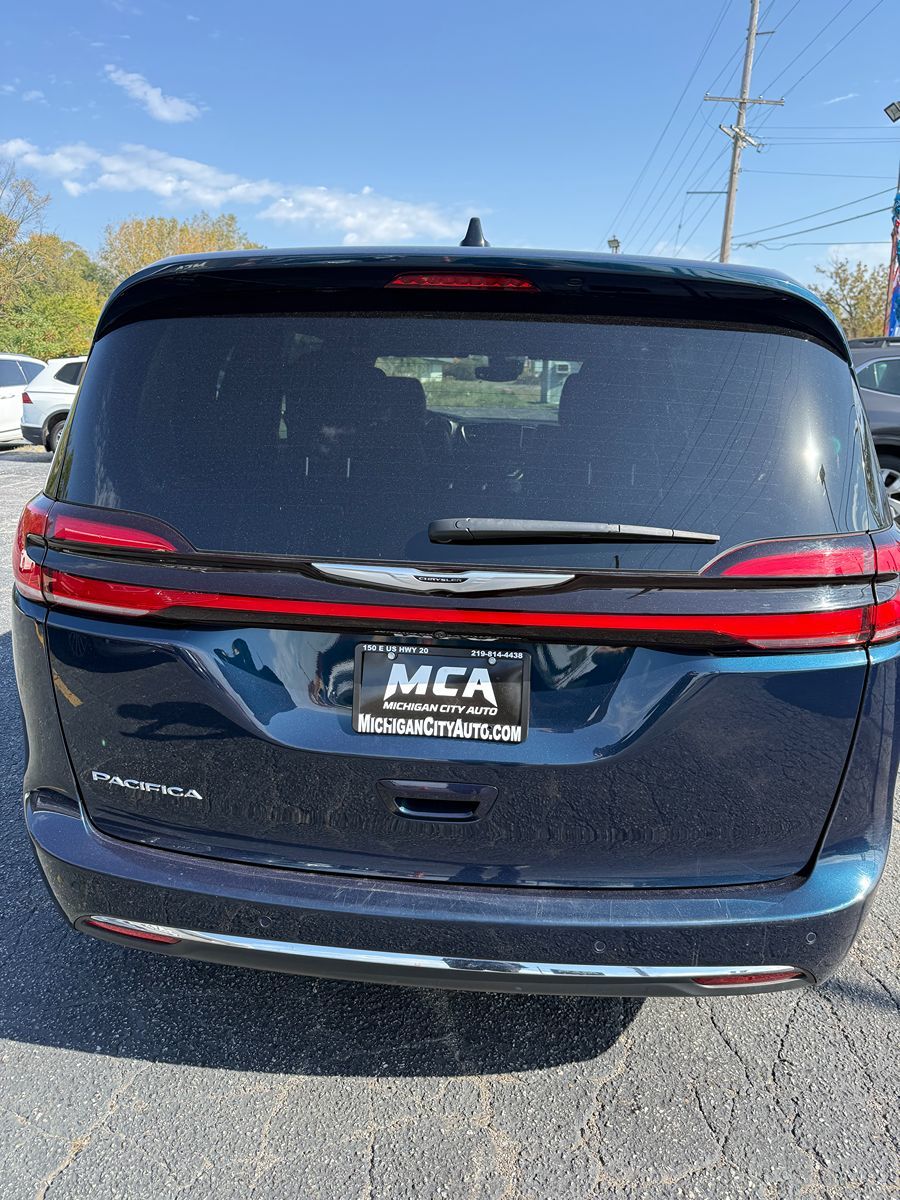 Photo 7 of this Chrysler Pacifica
