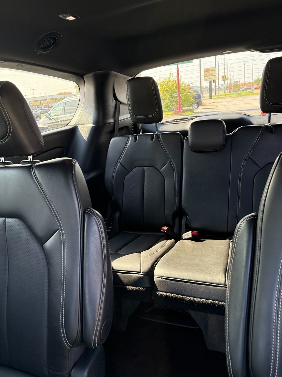 Photo 9 of this Chrysler Pacifica
