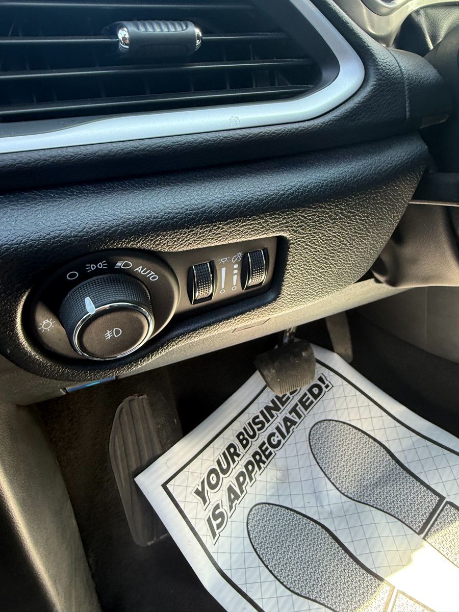 Photo 13 of this Chrysler Pacifica