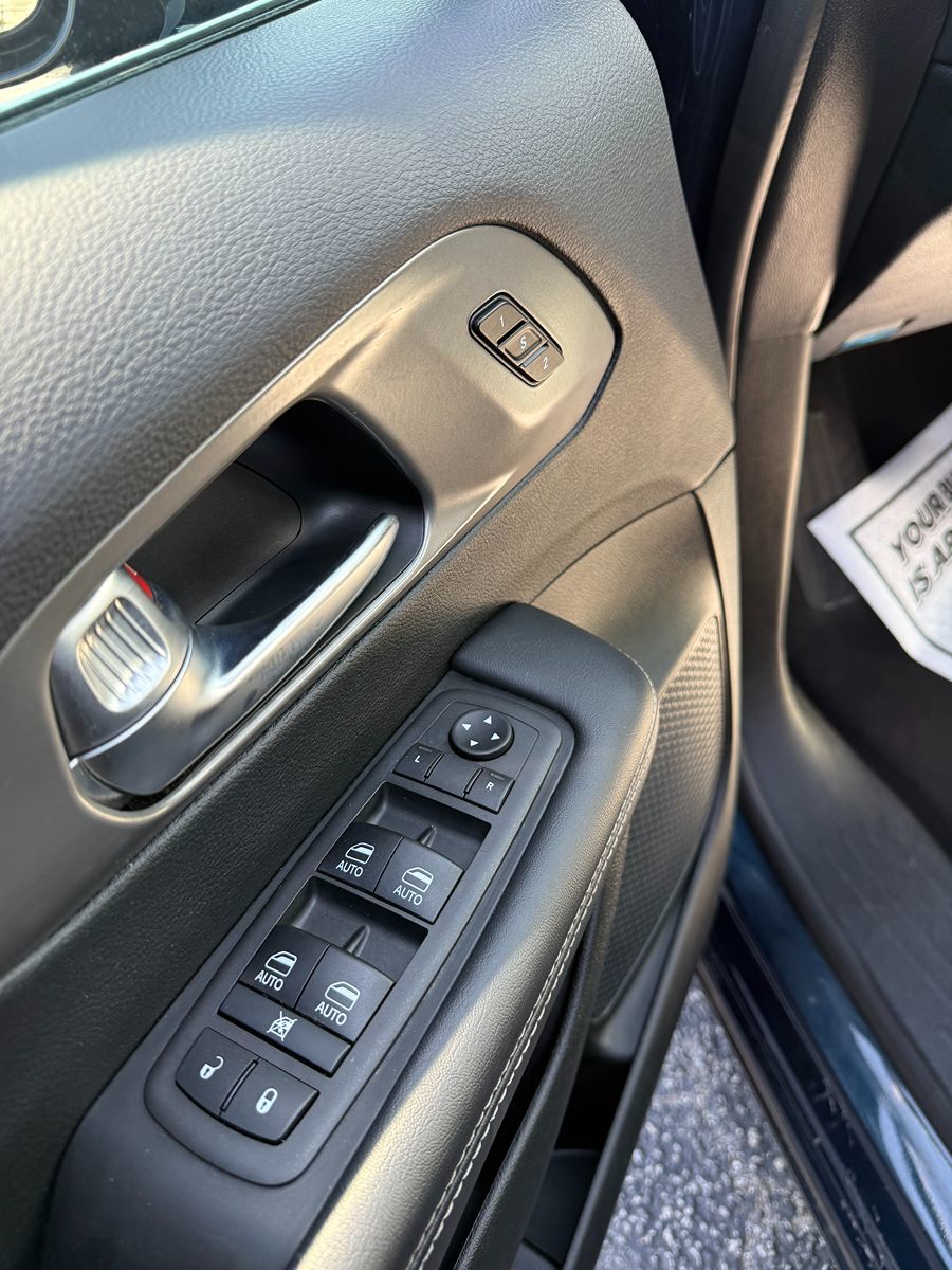 Photo 14 of this Chrysler Pacifica
