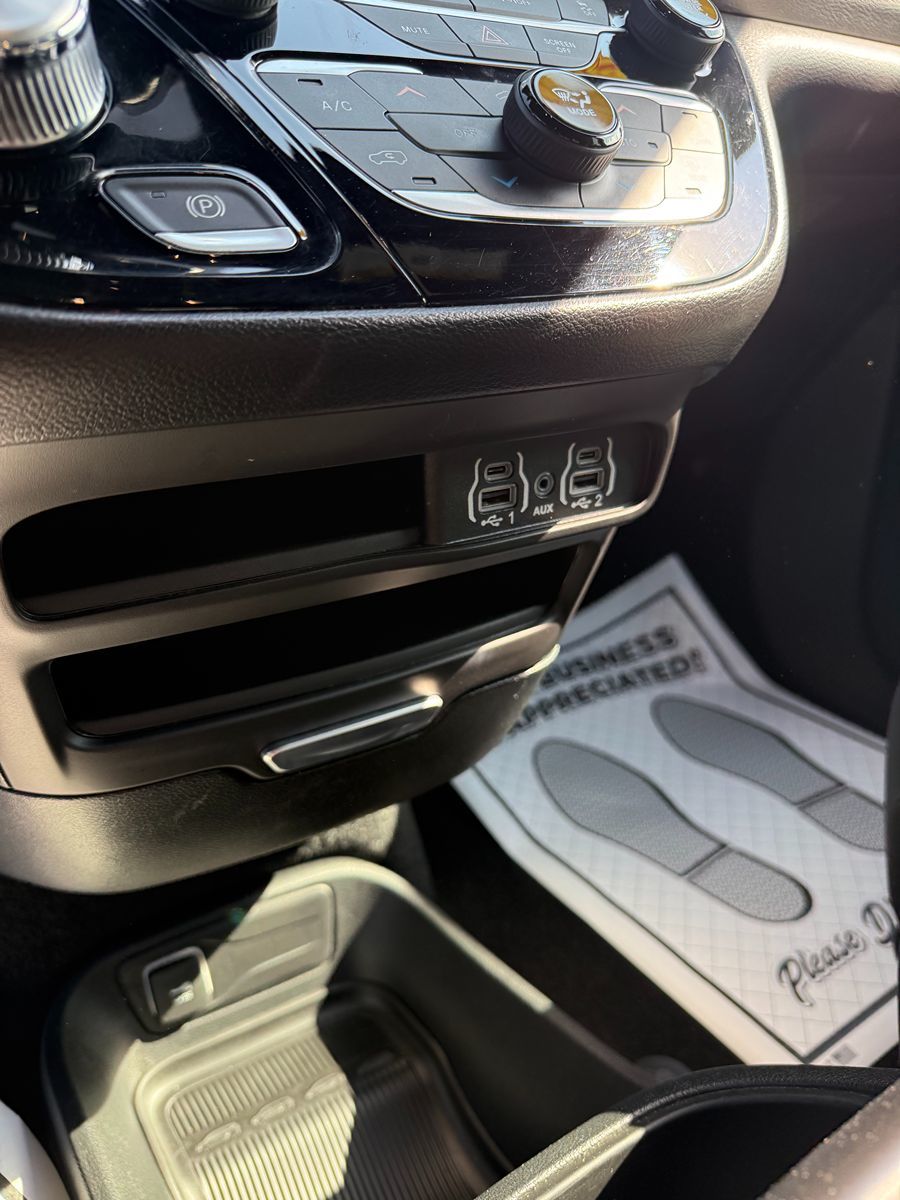 Photo 16 of this Chrysler Pacifica