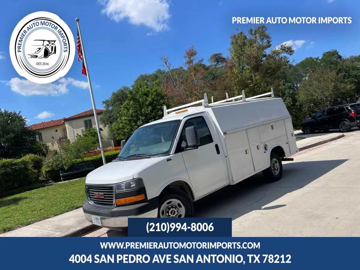 2013 GMC Savana's photo