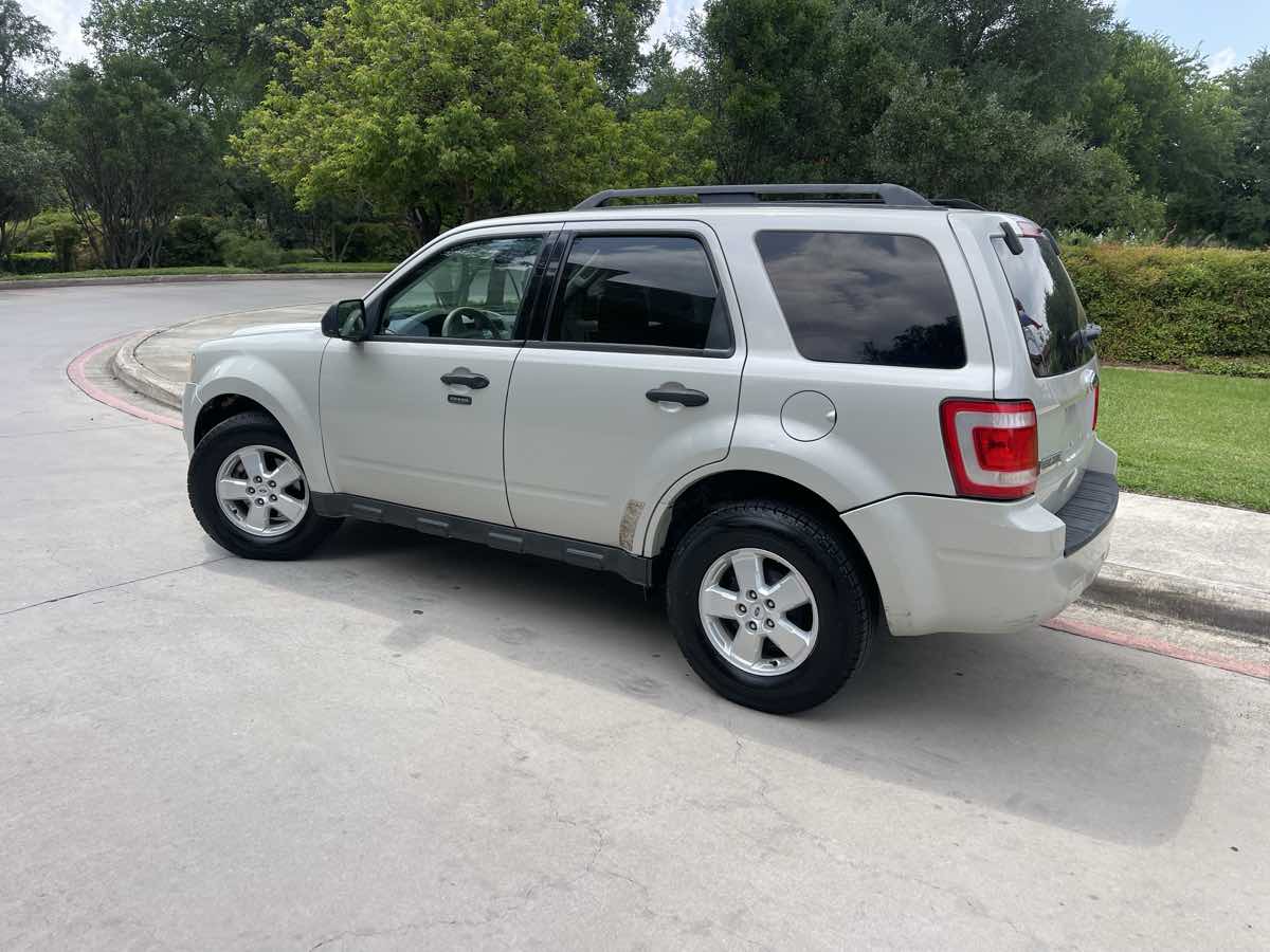 2009 Ford Escape XLT - Photo 4