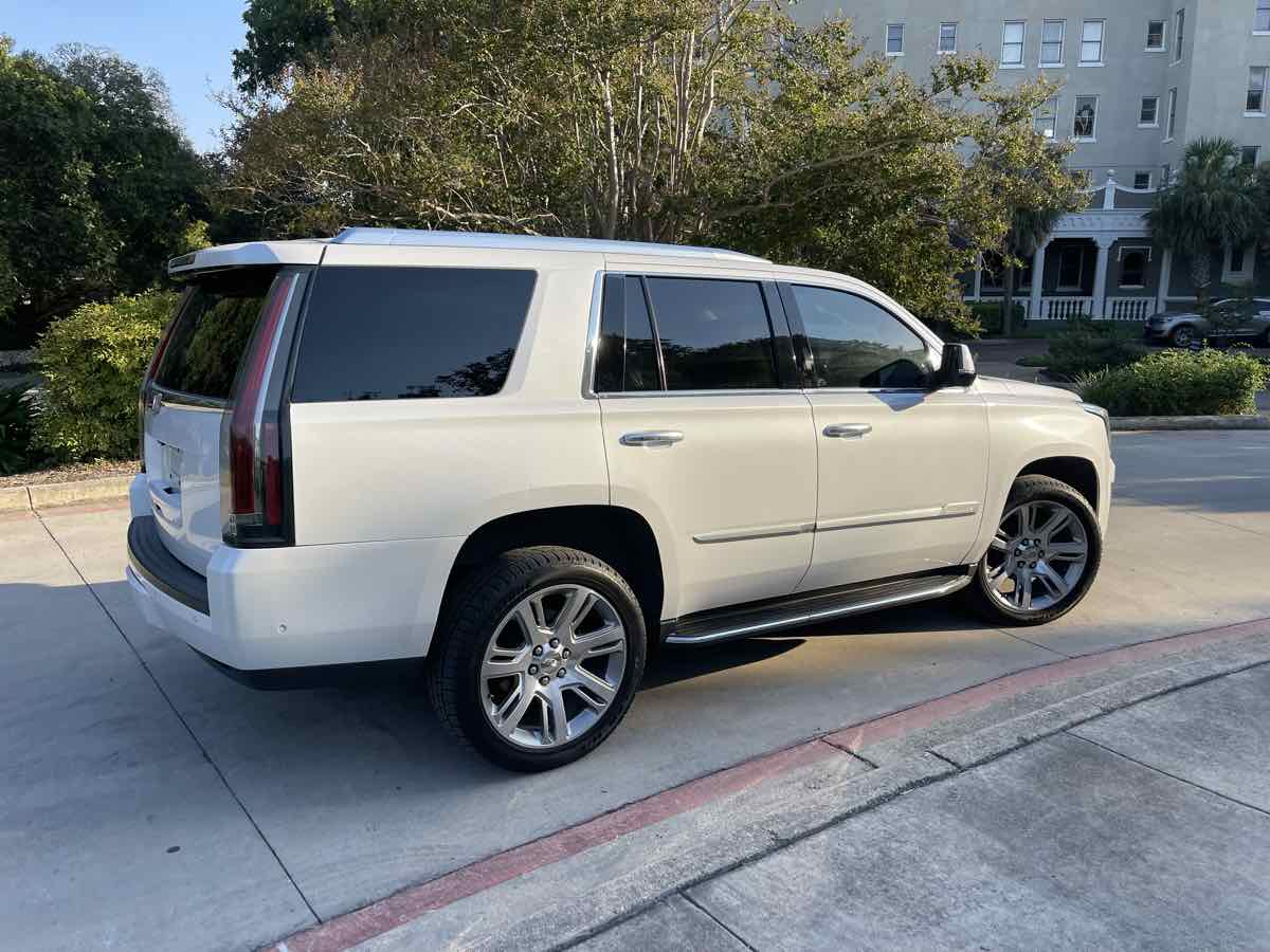 2019 Cadillac Escalade Luxury photo 2