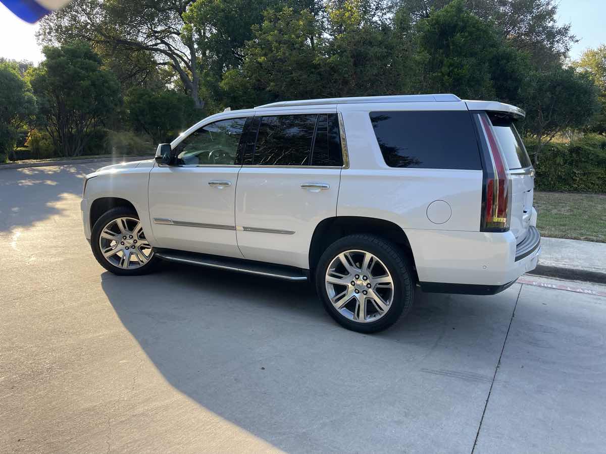 2019 Cadillac Escalade Luxury photo 4