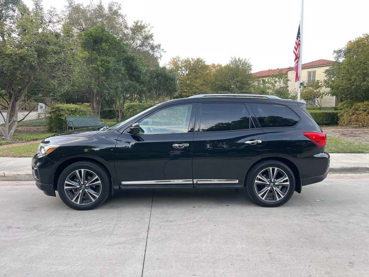 2018 Nissan Pathfinder Platinum photo 4
