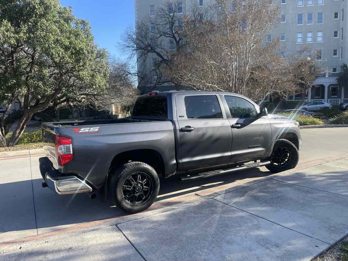 2019 Toyota Tundra SR5 - Photo 2