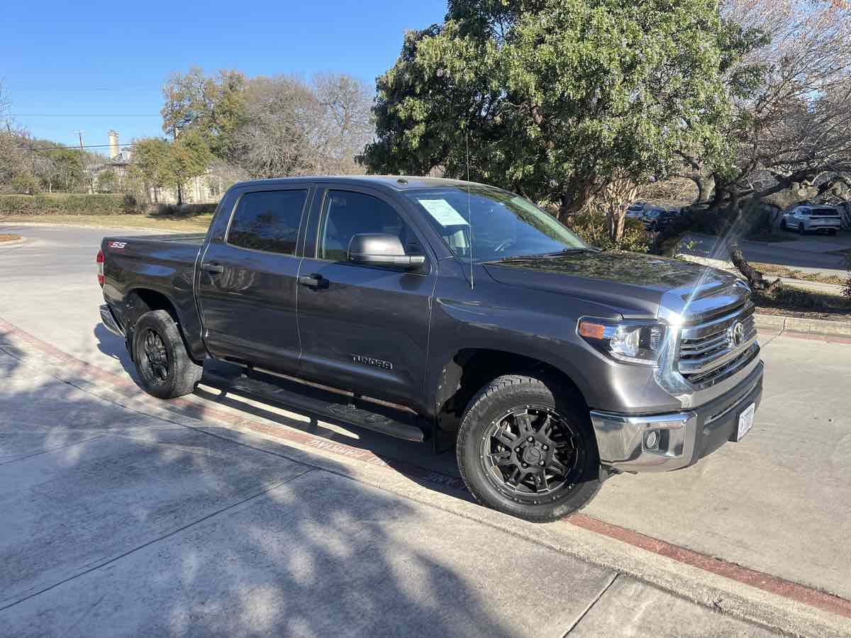 2019 Toyota Tundra SR5 - Photo 3