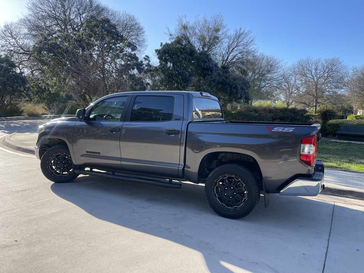 2019 Toyota Tundra SR5 - Photo 4