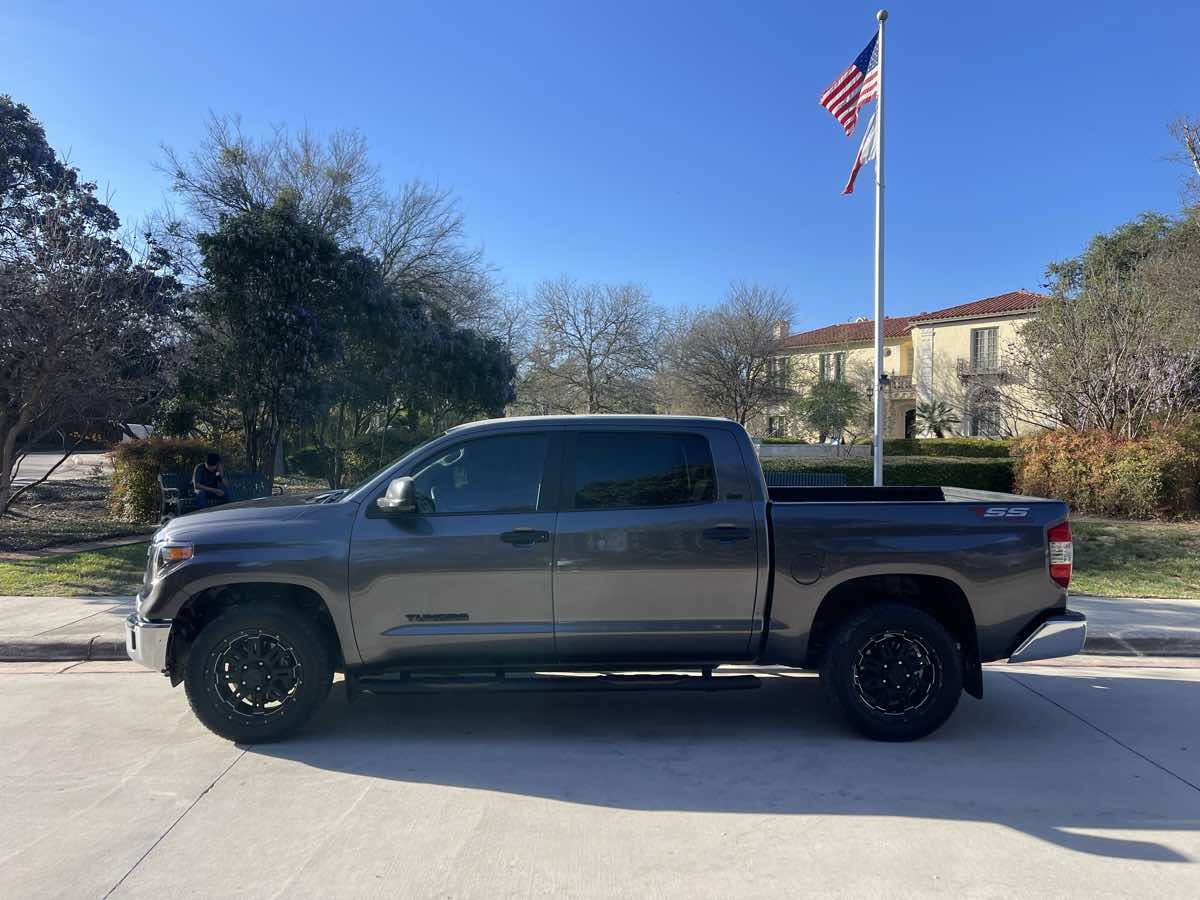 2019 Toyota Tundra SR5 - Photo 5