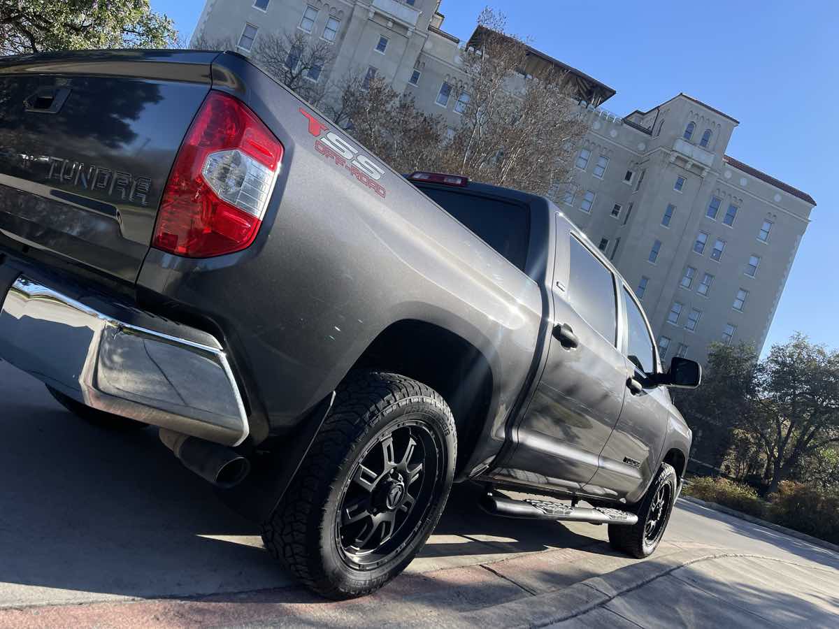 2019 Toyota Tundra SR5 - Photo 10