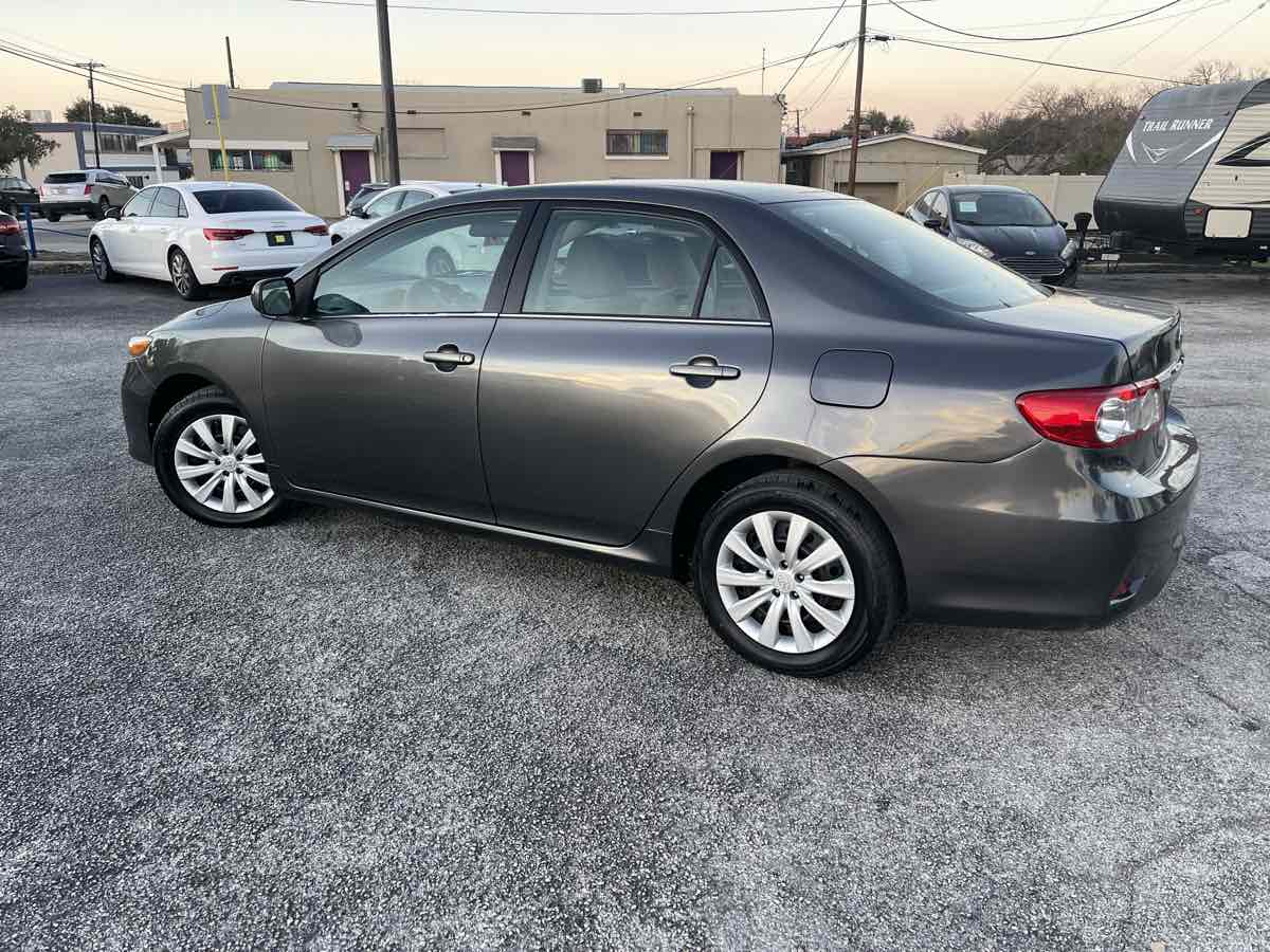 2013 Toyota Corolla L - Photo 4